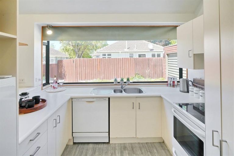 Photo of property in 2/52 Northcote Road, Northcote, Christchurch, 8052