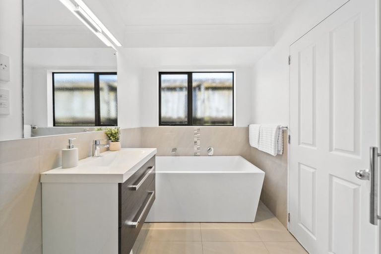 Photo of property in 5 Dapple Place, Flat Bush, Auckland, 2019