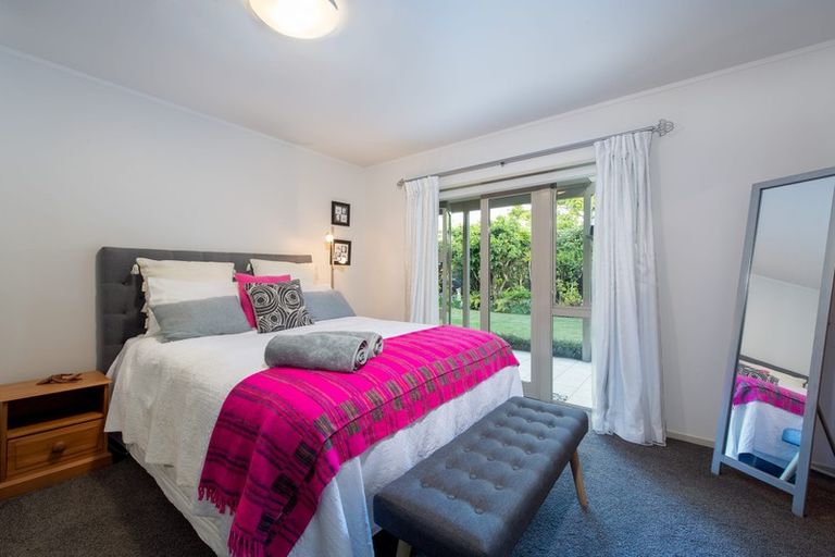 Photo of property in 27 Ocean View Road, Milford, Auckland, 0620