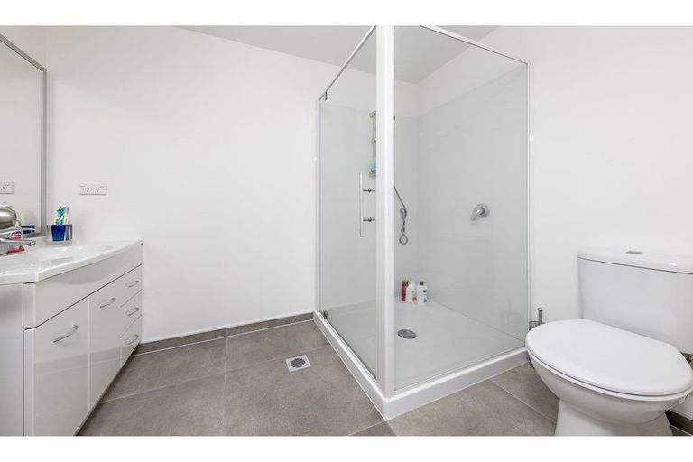 Photo of property in 11 Walsh Road, Papakura, 2110