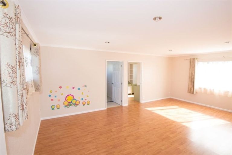 Photo of property in 132a Mcleod Road, Te Atatu South, Auckland, 0610