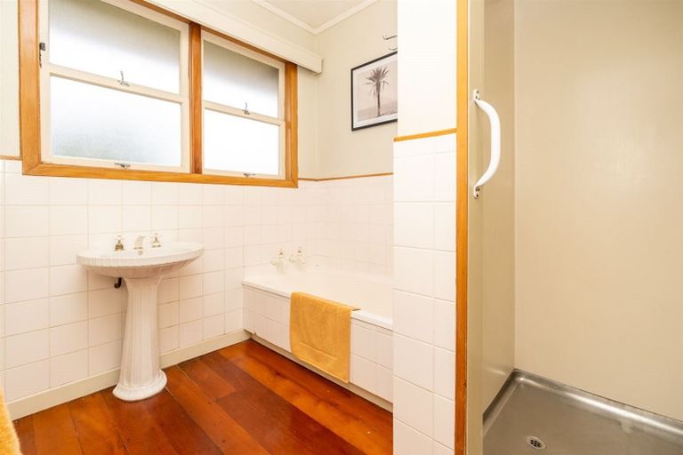 Photo of property in 35 Forest Lake Road, Forest Lake, Hamilton, 3200