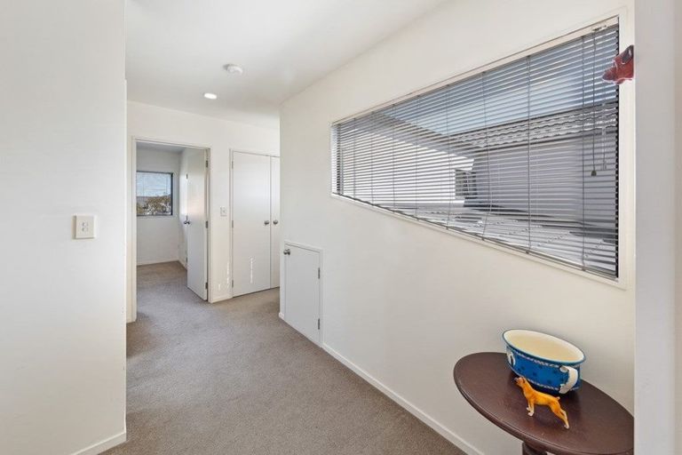 Photo of property in 9 Spalding Rise, Golflands, Auckland, 2013