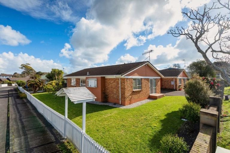 Photo of property in 2/171 Pigeon Mountain Road, Half Moon Bay, Auckland, 2012