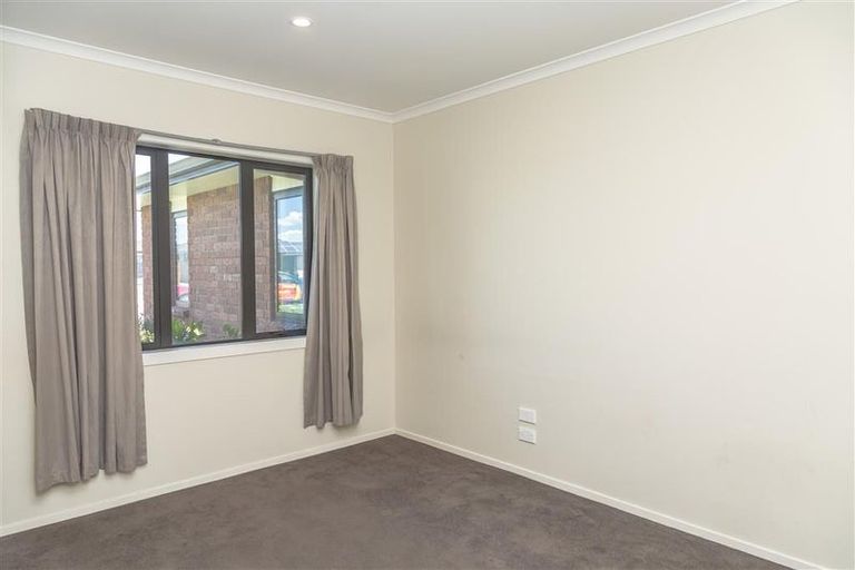 Photo of property in 11 Feist Street, Carterton, 5713