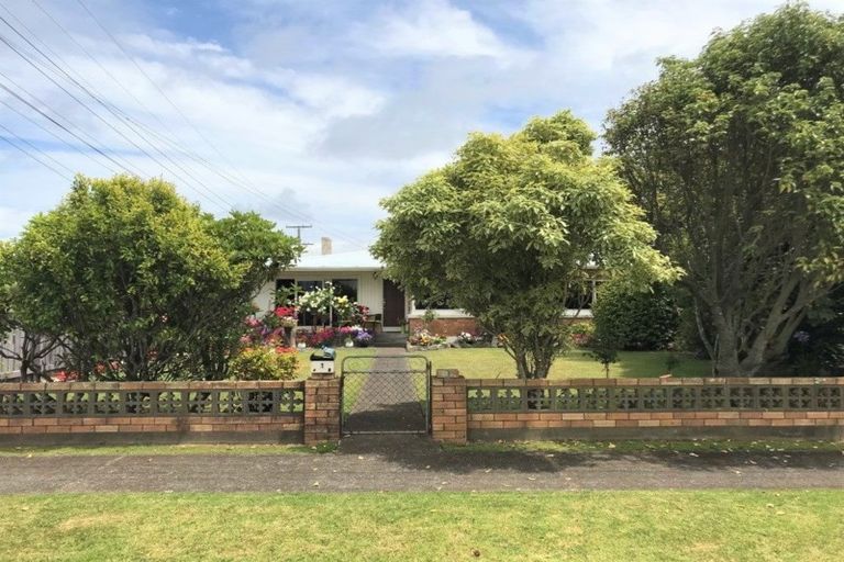 Photo of property in 1 Truby King Street, Merrilands, New Plymouth, 4312