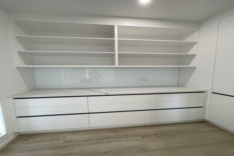 Photo of property in 5a Merton Avenue, Glenfield, Auckland, 0627