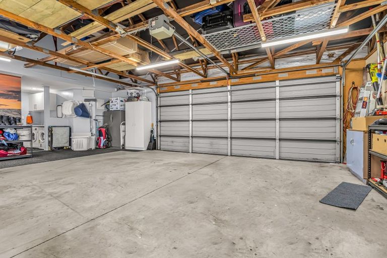 Photo of property in 6 Mccahon Drive, Pukehangi, Rotorua, 3015