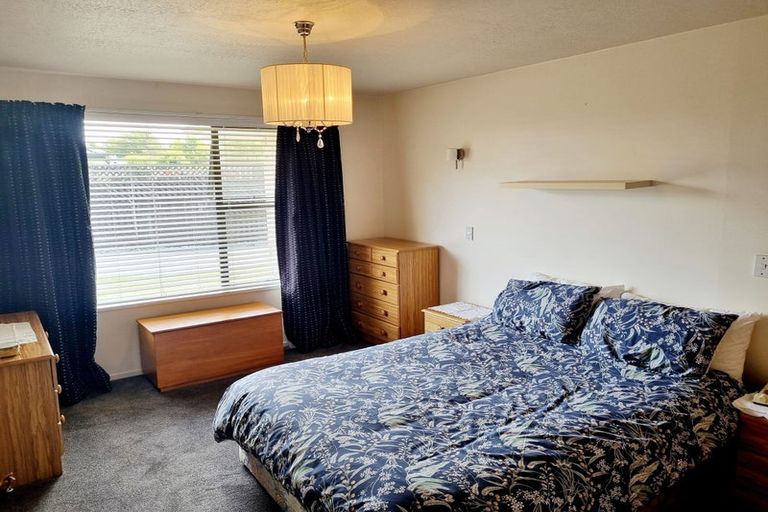 Photo of property in 2/5 Gibbs Place, Halswell, Christchurch, 8025