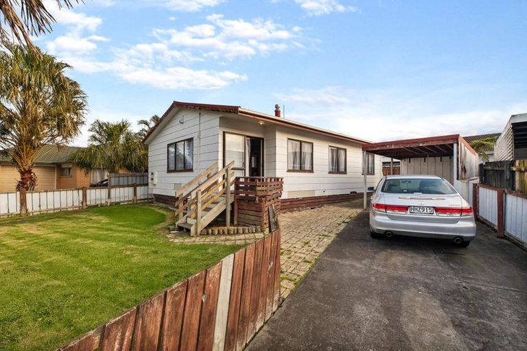 Photo of property in 1 Templeton Place, Clendon Park, Auckland, 2103