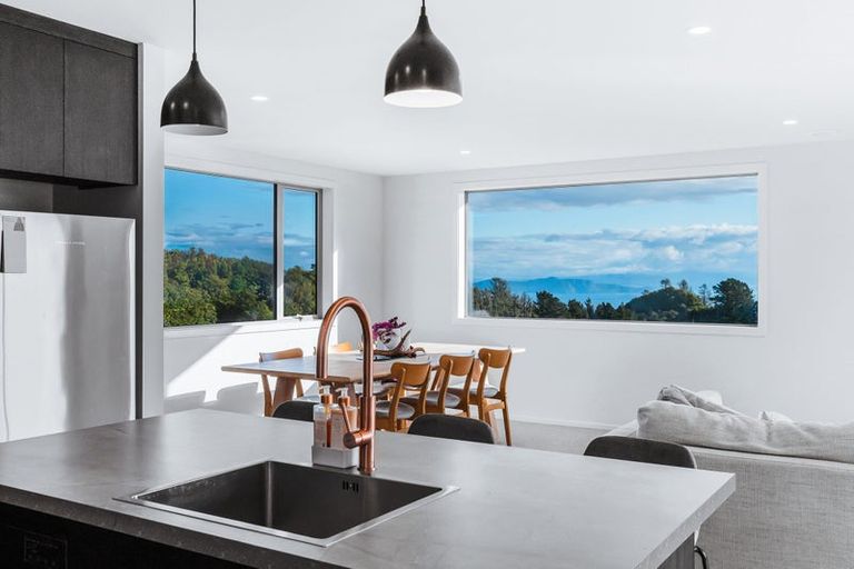 Photo of property in 5 Glendas Way, Acacia Bay, Taupo, 3385