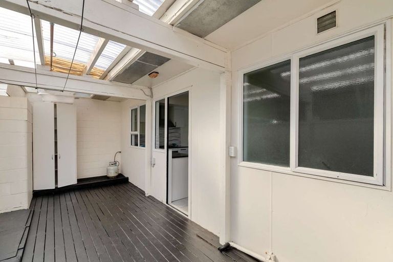 Photo of property in 2/11 Overton Road, Papatoetoe, Auckland, 2025