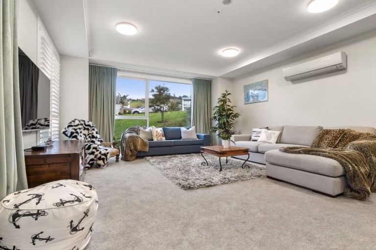 Photo of property in 73 Panorama Heights, Orewa, 0931