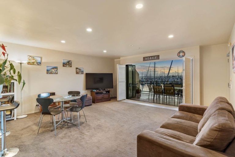 Photo of property in 14 Harbour Village Drive, Gulf Harbour, Whangaparaoa, 0930