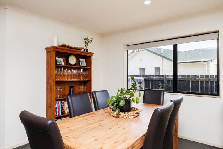 Photo of property in 17 Daniel Place, Kelvin Grove, Palmerston North, 4414