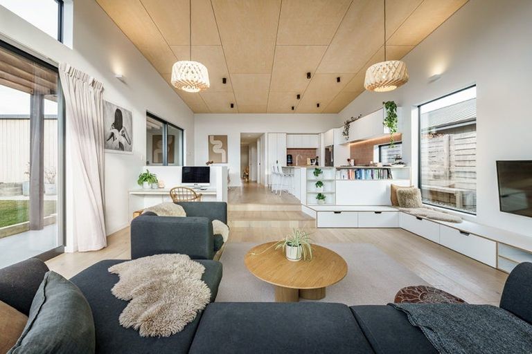 Photo of property in 17 Doug Ledgerwood Drive, Wanaka, 9305