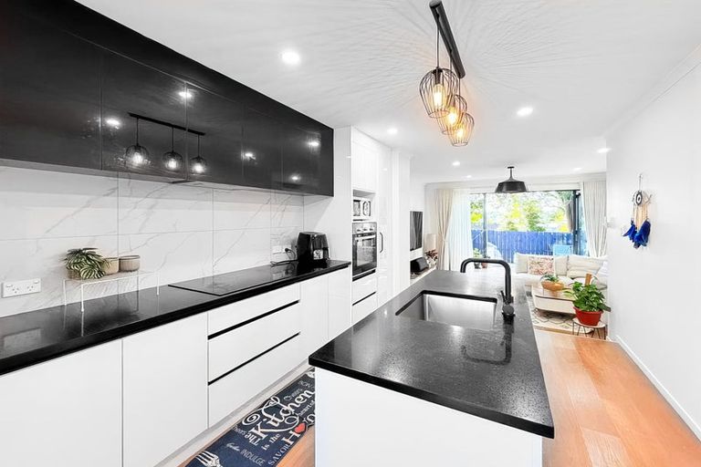 Photo of property in 5/32 Brandon Road, Glen Eden, Auckland, 0602