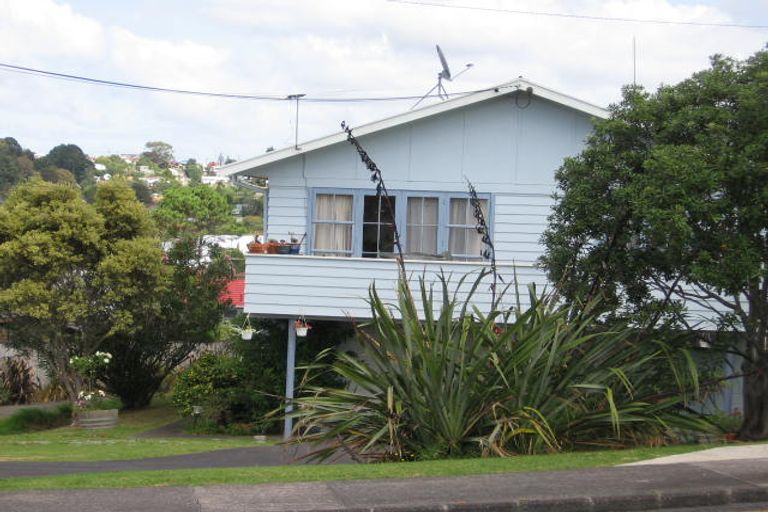 Photo of property in 99 Target Road, Totara Vale, Auckland, 0629