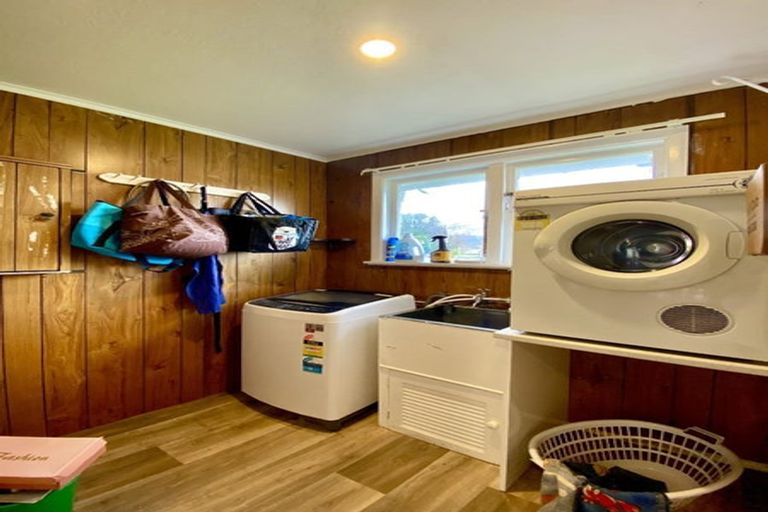 Photo of property in 15 Holdsworth Avenue, Trentham, Upper Hutt, 5018