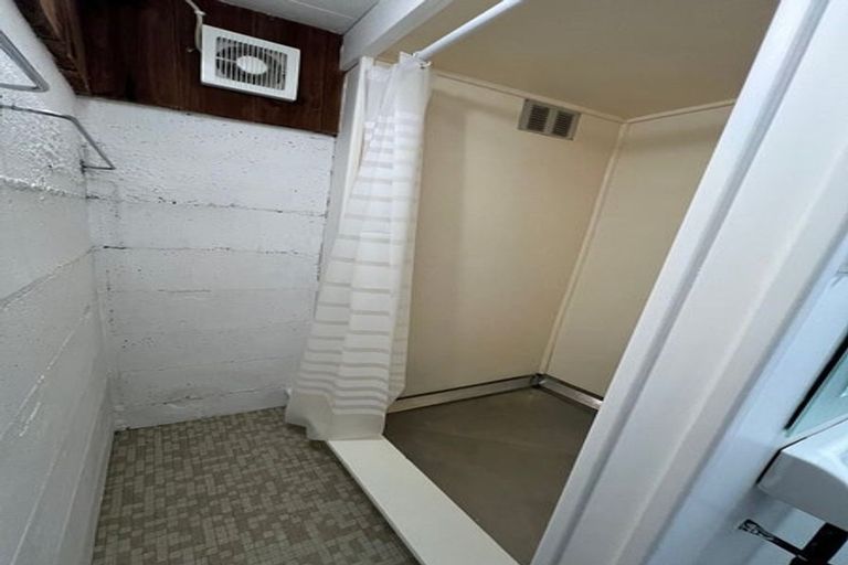 Photo of property in 100 Helston Road, Paparangi, Wellington, 6037