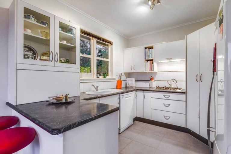 Photo of property in 66 Tiroroa Avenue, Te Atatu South, Auckland, 0610