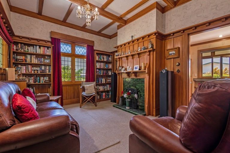 Photo of property in 379 Featherston Street, Palmerston North, 4414