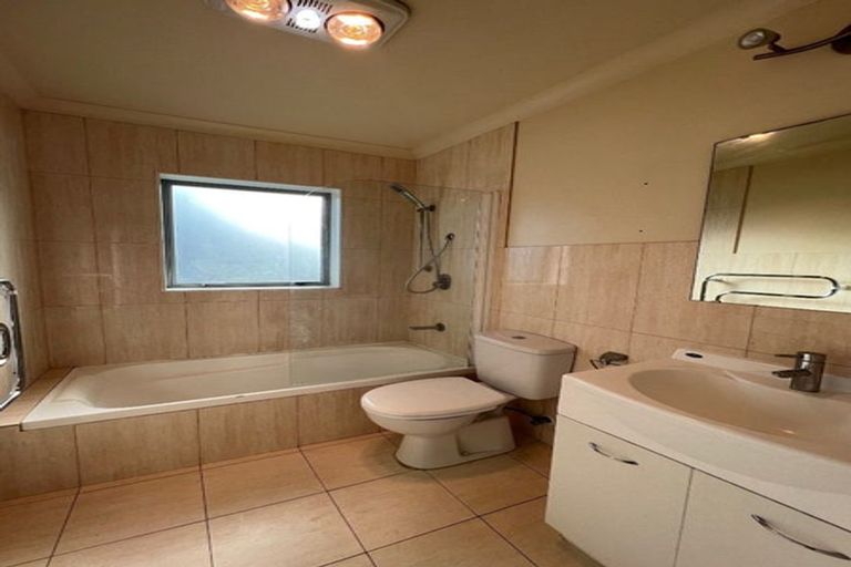 Photo of property in 10 Andrusha Place, Flat Bush, Auckland, 2019