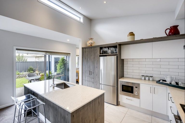 Photo of property in 15 Bray Place, Havelock North, 4130