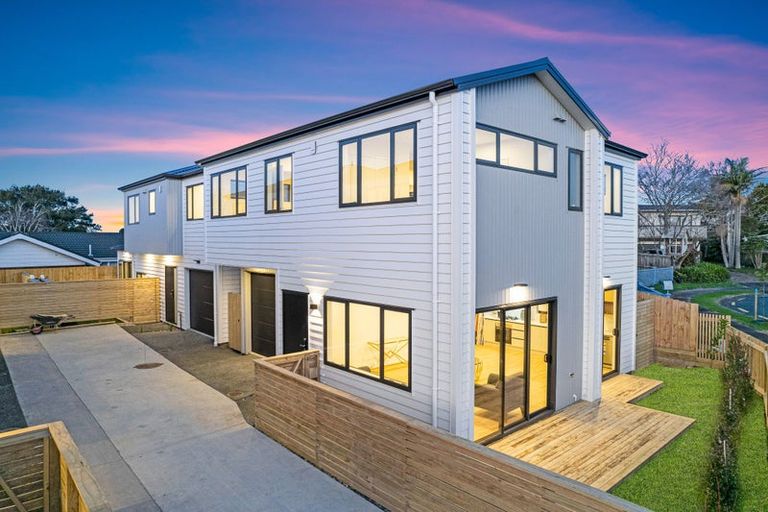 Photo of property in 3a Raupapa Street, Northcote, Auckland, 0627