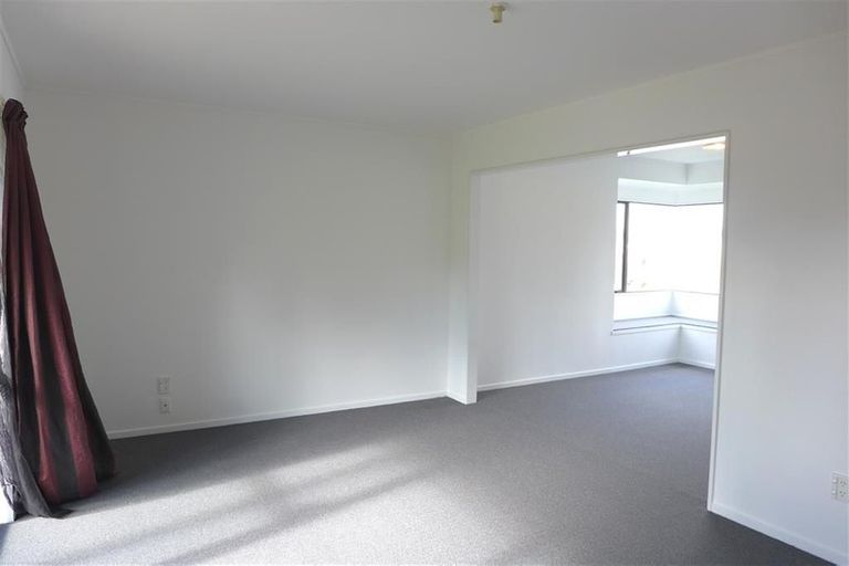 Photo of property in 25 Miriam Corban Heights, Henderson, Auckland, 0612