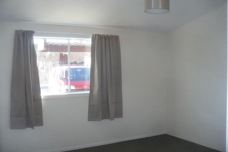 Photo of property in 2 Vera Road, Te Atatu South, Auckland, 0610