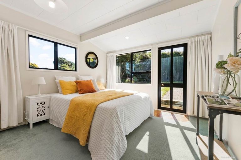 Photo of property in 5 Lagoon Way, West Harbour, Auckland, 0618