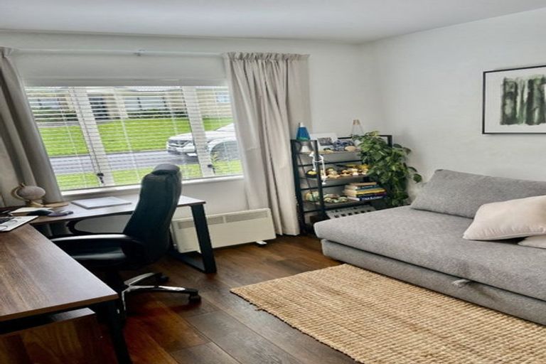 Photo of property in 3 Fresil Lane, Massey, Auckland, 0614