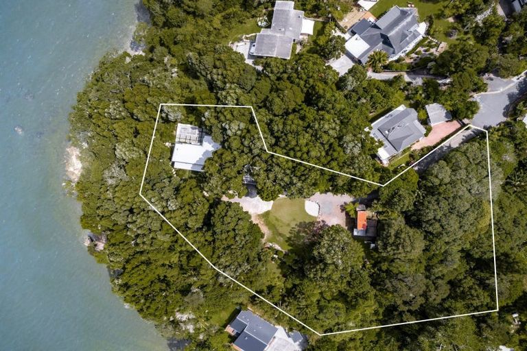 Photo of property in 34 Arapito Road, Titirangi, Auckland, 0604