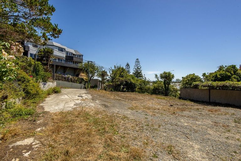 Photo of property in 1/1 The Brae, Mount Pleasant, Christchurch, 8081