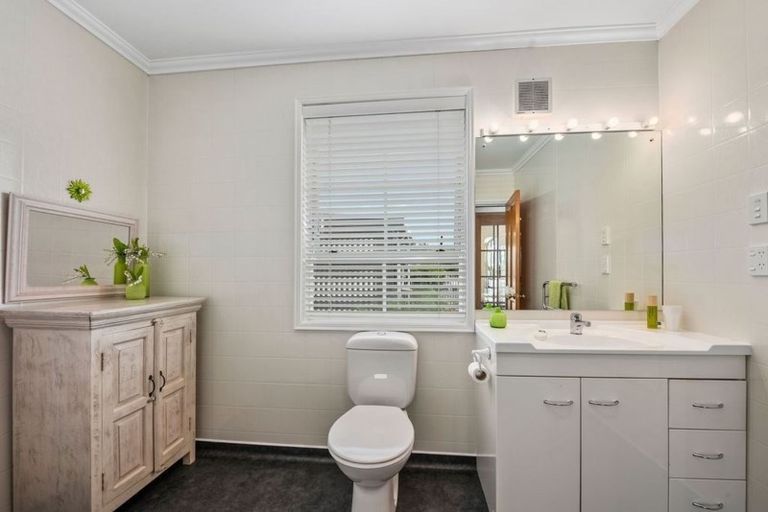 Photo of property in 9 Oak Street, Ebdentown, Upper Hutt, 5018