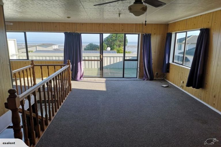 Photo of property in 5b Crispe Road, Clarks Beach, 2122