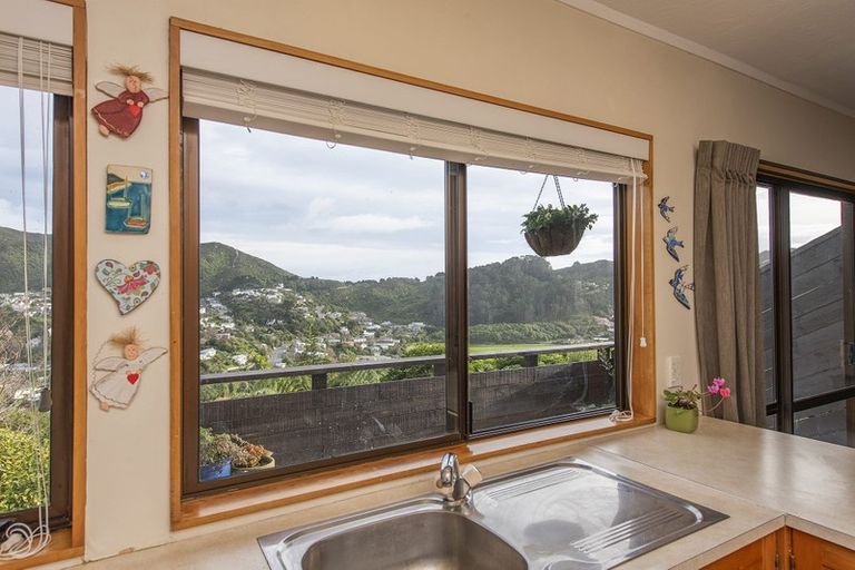 Photo of property in 16b Parklands Drive, Karori, Wellington, 6012