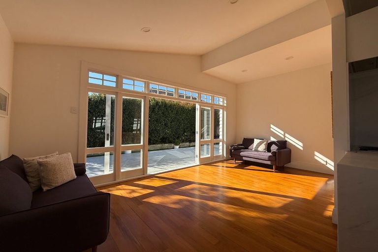 Photo of property in 6 Belle Vue Avenue, Northcote Point, Auckland, 0627