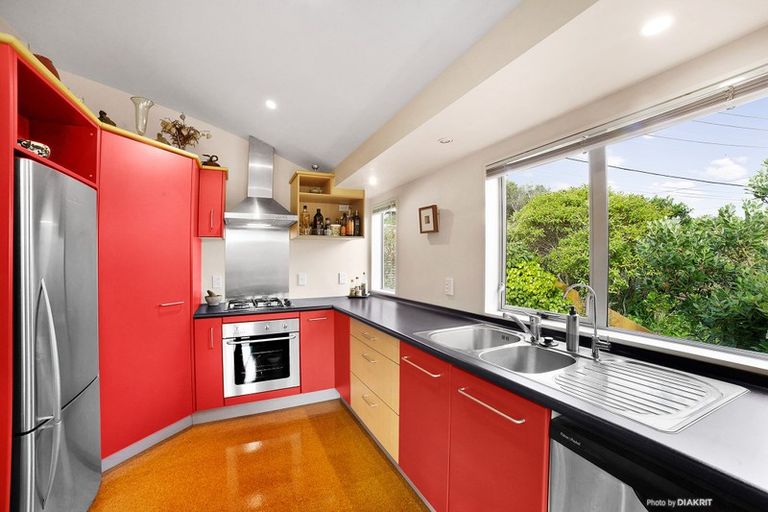 Photo of property in 9 Huntingdon Street, Northland, Wellington, 6012