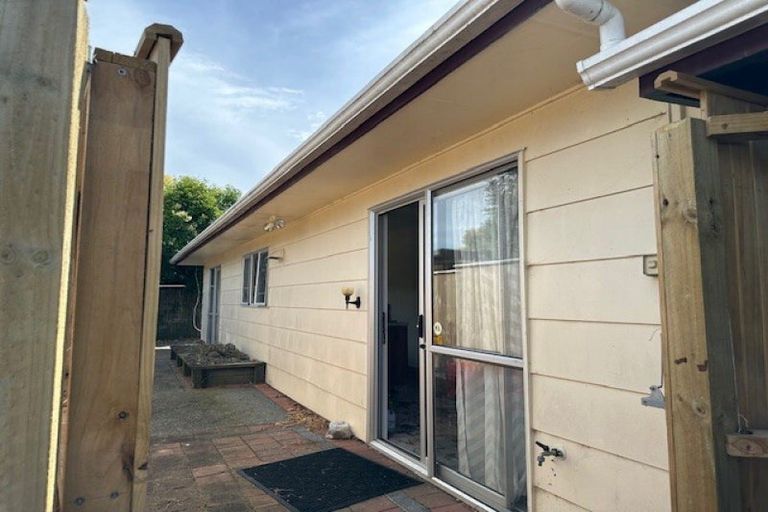 Photo of property in 16 Ellesmere Crescent, Highbury, Palmerston North, 4412