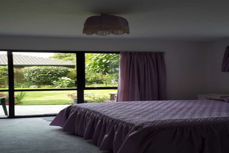 Photo of property in 3 Broadfell Avenue, Avonhead, Christchurch, 8042