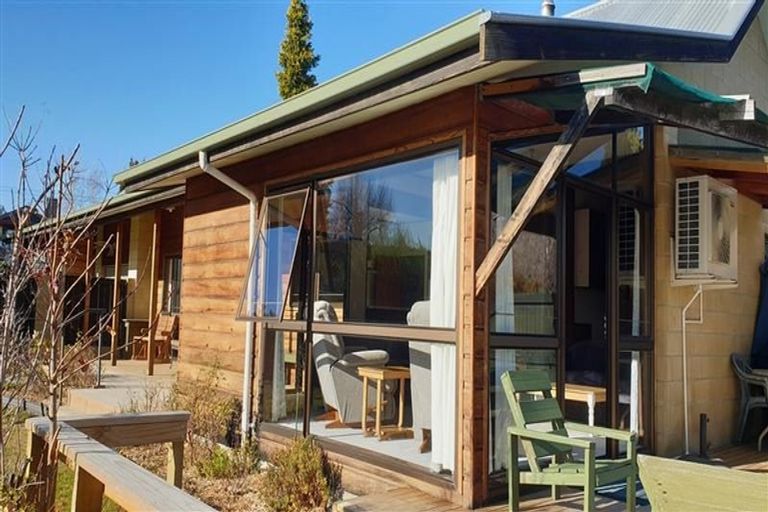 Photo of property in 152 Beacon Point Road, Wanaka, 9305