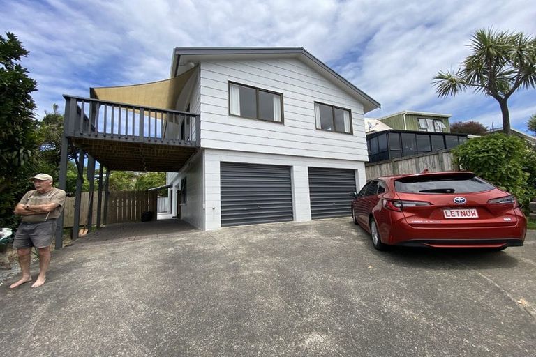 Photo of property in 27a Holiday Road, Stanmore Bay, Whangaparaoa, 0932