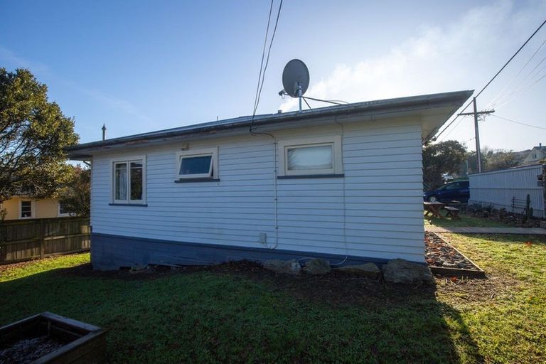 Photo of property in 38 Tipahi Street, Nelson South, Nelson, 7010
