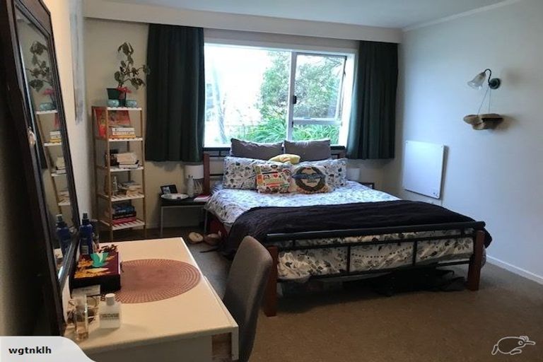 Photo of property in Grafon Court Flats, 2/53 Grafton Road, Roseneath, Wellington, 6011