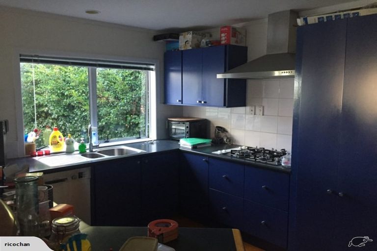 Photo of property in 32 Peter Terrace, Castor Bay, Auckland, 0620