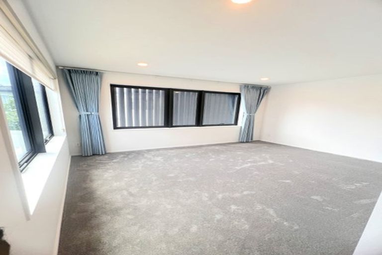 Photo of property in 1a Wren Place, Unsworth Heights, Auckland, 0632