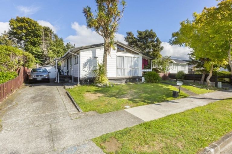 Photo of property in 35 Bonnie Glen Crescent, Ebdentown, Upper Hutt, 5018