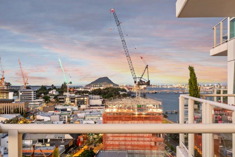 Photo of property in 15/72a Devonport Road, Tauranga, 3110